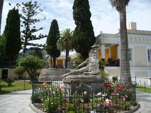 Achille blessé et colonnade de la villa