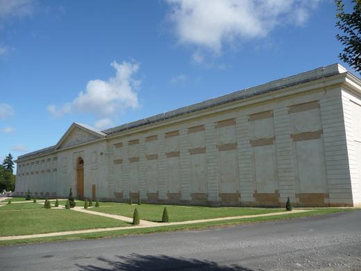 La grange-écurie depuis la RD 918