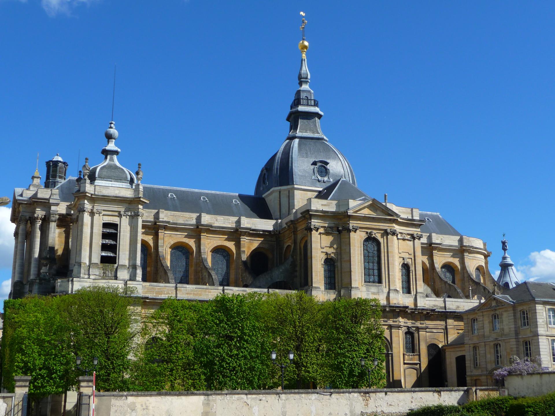 La cathédrale Saint-Louis depuis le Potager du Roi, cl. Ph. Cachau