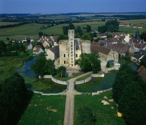 Château de Sagonne vu du côté de la grande allée d'Hardouin-Mansart