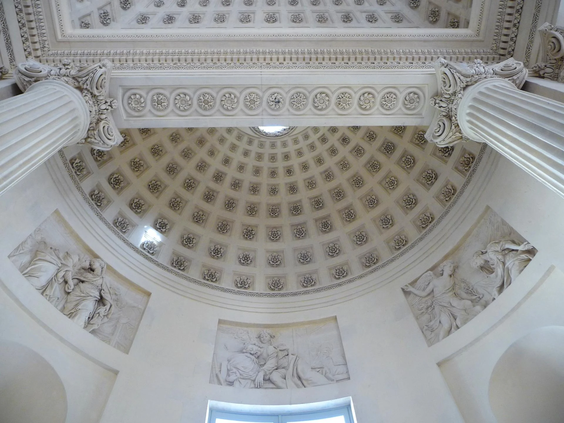 Richard Mique - Joseph Deschamps, reliefs, colonnes et ornements du transept, 1771-72, cl. Ph. Cachau