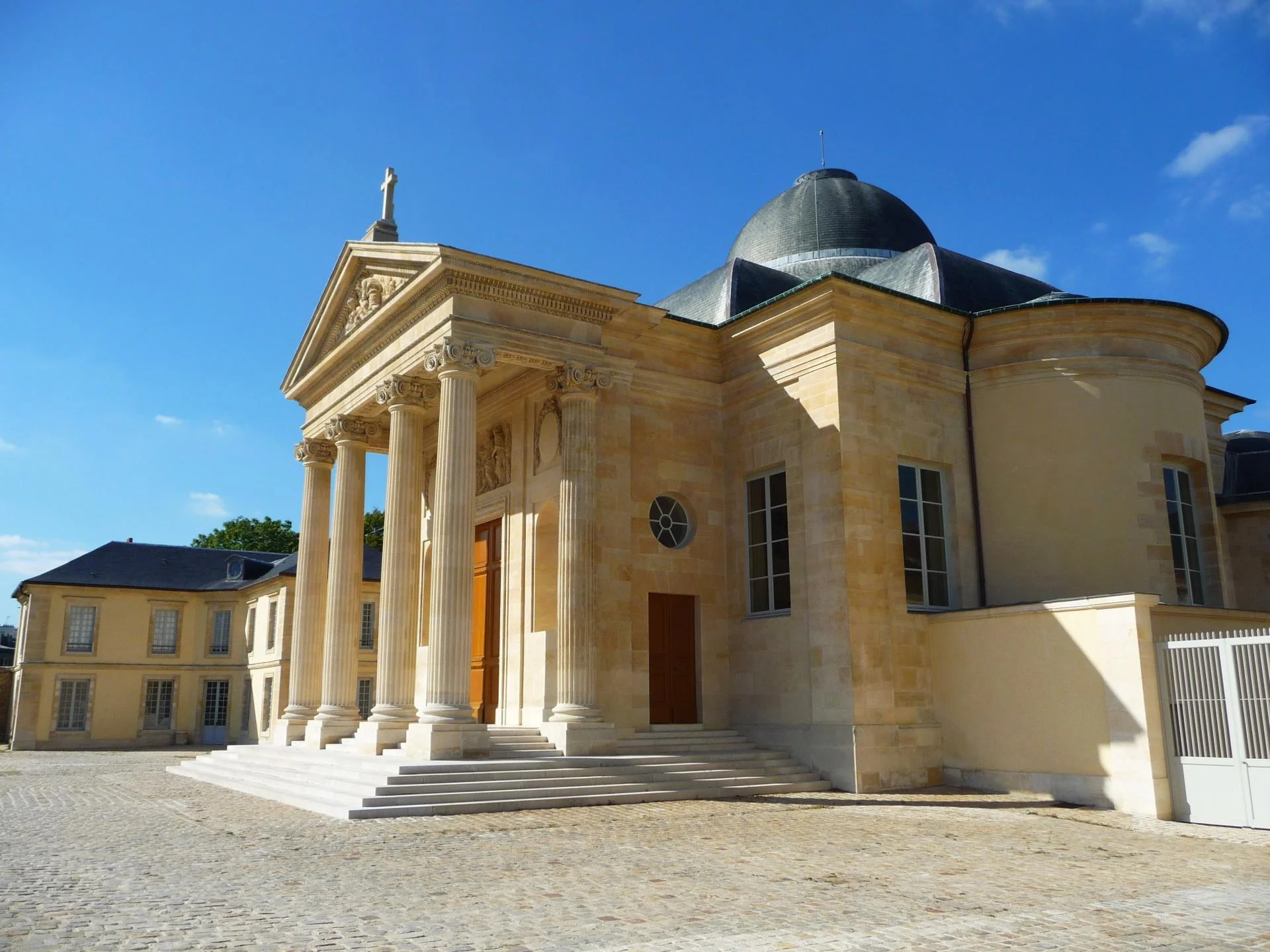 Vue latérale de la chapelle du couvent de la reine, 1771-72, cl. Ph. Cachau